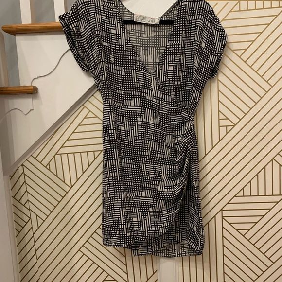 Shipley & Halmos Dresses & Skirts - Shipley Halmos 100% Silk Wrap Dress